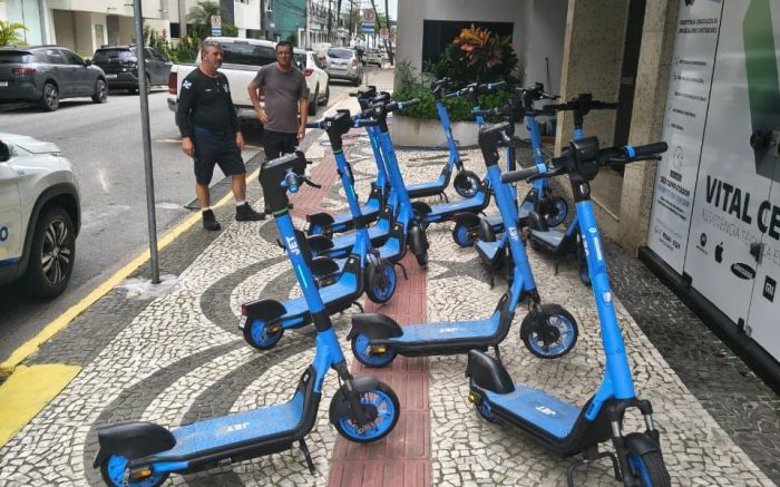 Agentes de trânsito atenderam uma ocorrência na rua 3300, no centro de BC (Foto: Divulgação)