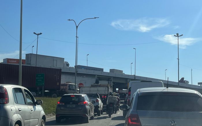 Última segunda do ano começa com trânsito carregado na BR 101
