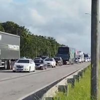 BR 101 tem congestionamento de Palhoça a Barra Velha
