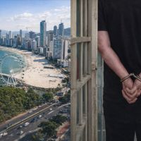 Golpista da área do turismo é preso em BC curtindo o verão