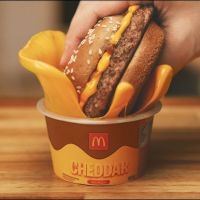 Méqui traz de volta a Piscininha de Cheddar e lança novos sanduíches para o verão