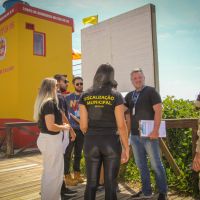 Fiscalização na praia do Gravatá faz oito apreensões