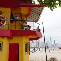 Bombeiros fazem mais de mil salvamentos no auge da temporada