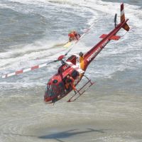 Turista é trazido de helicóptero para Itajaí após se afogar em Bombinhas