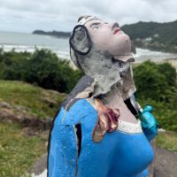 Imagem de Iemanjá foi destruída na praia da Atalaia