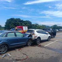 Engavetamento seguido de incêndio trancou BR 101