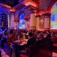 Pizzaria mistura fantasia e sabores num castelo encantado em BC