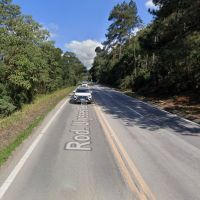 Acidente entre três carros deixa quatro feridos na 282