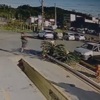 Atirador dá tiros em posto de gasolina