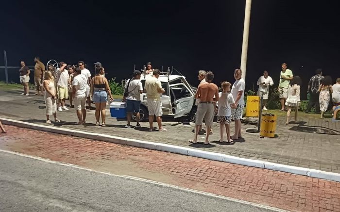 Motorista por pouco não atropela pessoas que retornavam da festa da virada