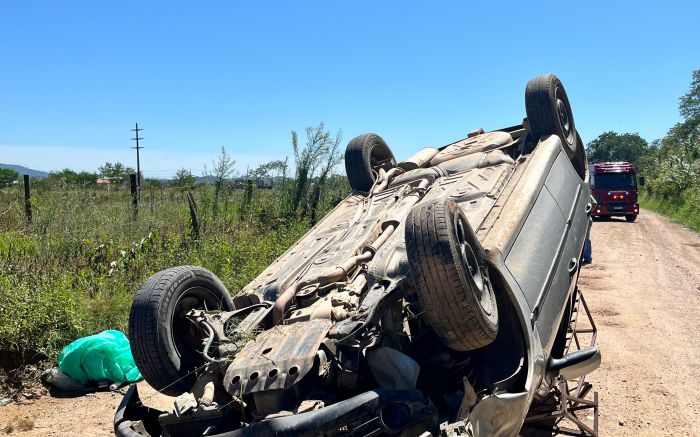 Gol ficou de rodas para o ar (foto: Divulgação)