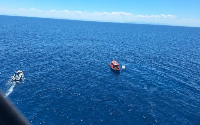 Pescadores avistaram o corpo boiando e acionaram o resgate (Foto: Reprodução)