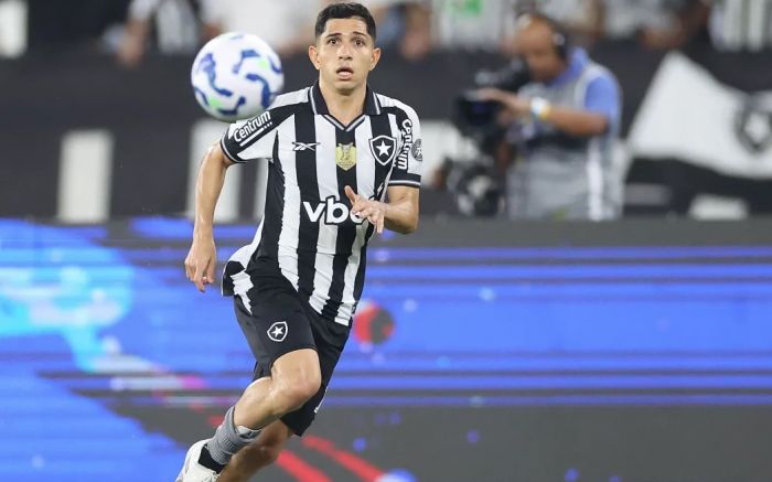Martínez, do Timão, e Savarino, do Botafogo, deveriam retornar ao Brasil para a pré-temporada