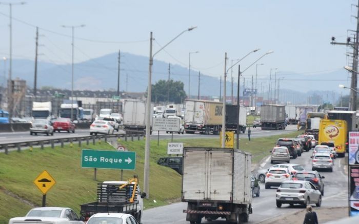 BR 101 tem quase 15 km de congestionamento entre Itajaí e Penha
