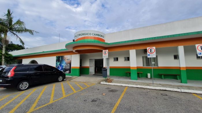 Profissionais dizem estar sem receber desde novembro; falta de prestação de contas da OS impede repasse