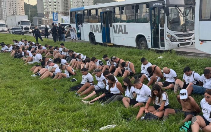 Grupo foi barrado em Itapema após denúncia de baderna durante o trajeto