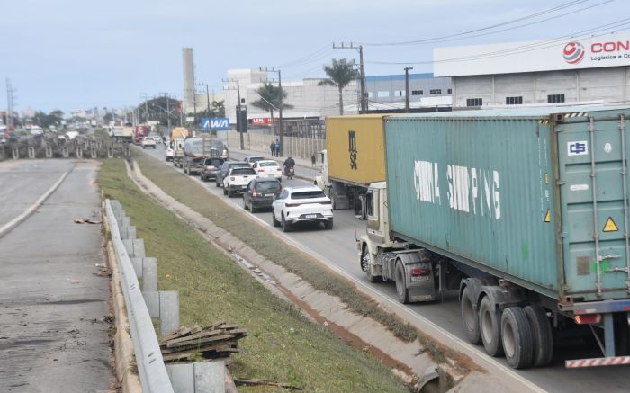BR 470 em Navegantes está travada