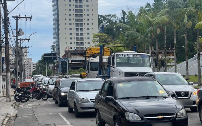 Centro de Itajaí tem ruas travadas no final da tarde