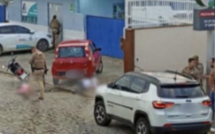 Daiane da Costa era funcionária terceirizada da prefeitura; crime foi em frente ao batalhão da PM