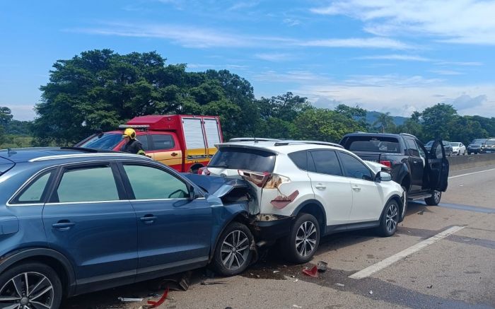 Batida foi no km 122, no sentido Curitiba (Foto: Divulgação/CBMSC)
