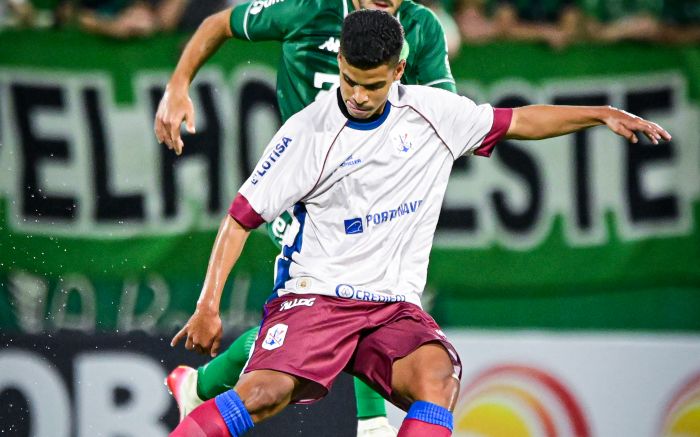Marcílio chegou a três jogos sem pontuar e sem marcar gols (Foto: Júlia Galvão)