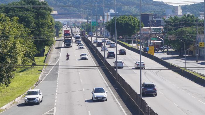 BR 101 de Balneário Camboriú tem congestionamento de até 20 km