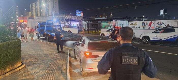Um carro foi levado ao pátio por irregularidades (Foto: BC Trânsito)