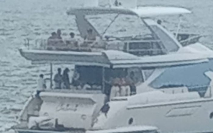 Festas “al mare” rolam com embarcações lotadas e invasão de áreas de banho e mergulho (Foto: Divulgação)