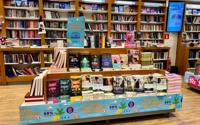 Mochilas, cadernos, calçados e acessórios ganham destaque nas vitrines (Foto: Divulgação)