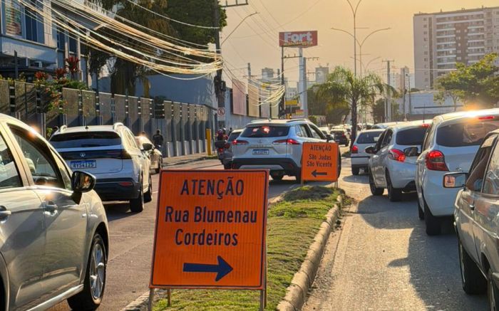 Bloqueios na rua Silva causam congestionamento pra quem quer acessar os bairros
