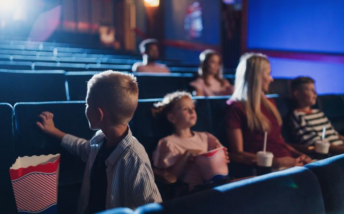 Sessão Arcotea transforma o cinema em um espaço mais acolhedor, acessível e confortável (Foto: Envato)