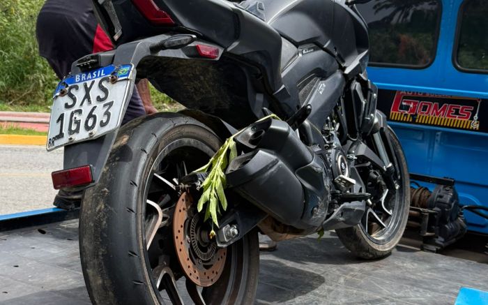 A ação flagrou irregularidades em comércios (Foto: PMSC)