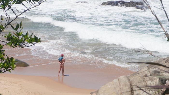 Decisão do TJ amplia liminar que já barrava prisão por ato obsceno; MP se manifestou contra nudismo em parecer favorável ao município