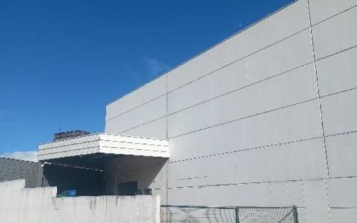 Homem foi encontrado sem vida atrás de galpão na Vila Nova (Foto: Divulgação PMSC)