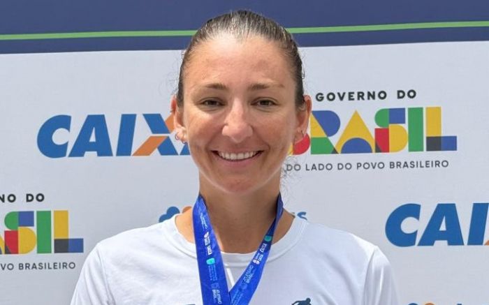 Mayara começou a temporada com uma prata na preparação para o Mundial (Foto: Divulgação)