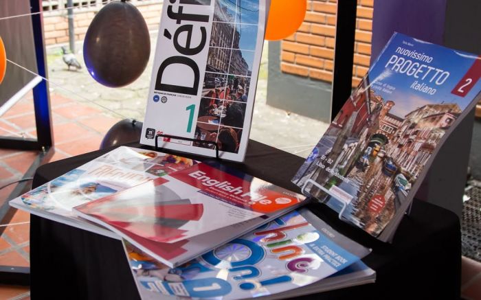 Cursos de idiomas da Univali combinam aulas presenciais e remotas, com foco em fluência e certificação (Foto: Karine Gerlach e Caroline Baptista)