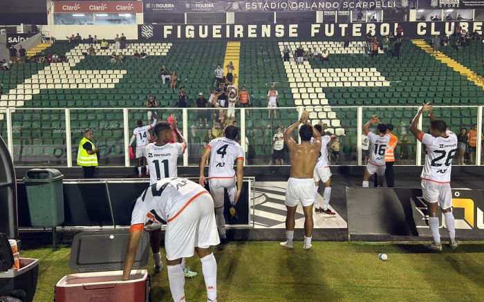 Sócios do Figueirense podem acessar o setor da torcida do Camboriú por apenas R$ 20 (Foto: Wellington Peixe)