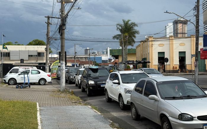 Chuva, obras e horário de pico travam a mobilidade na região