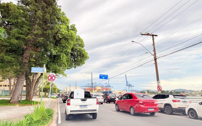 BR 101 e ferry boat têm congestionamentos
