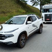 Picape com chifre de boi no capô é flagrada na BR 282