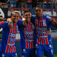 Carlos Renaux vence o Figueirense com um jogador a menos