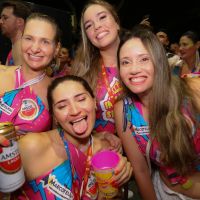 Inimigos da Segunda abre loja de abadás e dá largada ao Carnaval em Balneário Camboriú