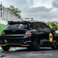 Chevrolet cria Onix de pista para celebrar 100 anos no Brasil