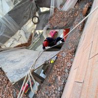 Trabalhador fica pendurado em prédio em Balneário Piçarras