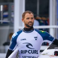 Em vídeo emocionante, surfista Alejo Muniz anuncia aposentadoria
