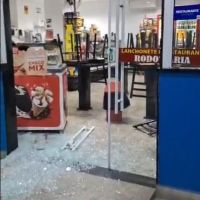 Homem vandaliza lanchonete no bairro dos Estados