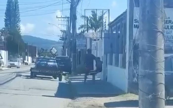 Agressor fugiu com o facão