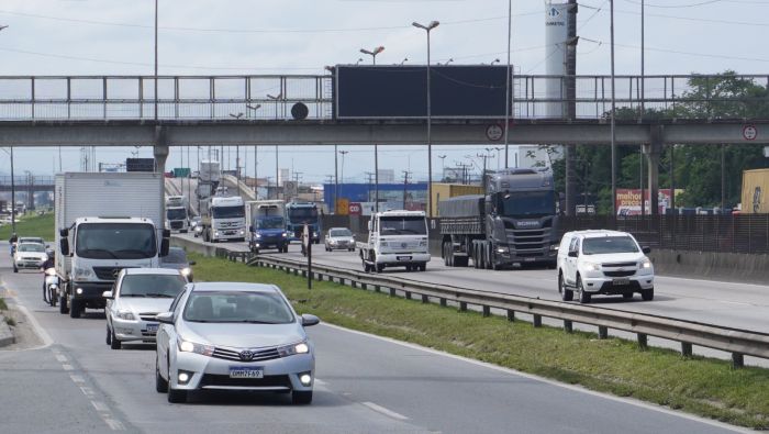 BR 101 em Itajaí tem até 12 km de congestionamento