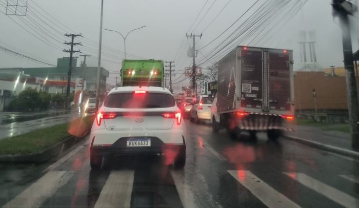 BR 101 de Itajaí a Penha está completamente trancada