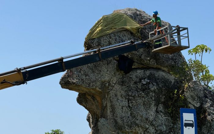 Legenda: Bandana brilhante tem cerca de 25 metros (Foto: Camila Diel)
